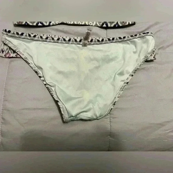 Victoria’s Secret Bikini/Two Piece Bra Top Size 34DD Bottoms Size Small - Picture 13 of 16